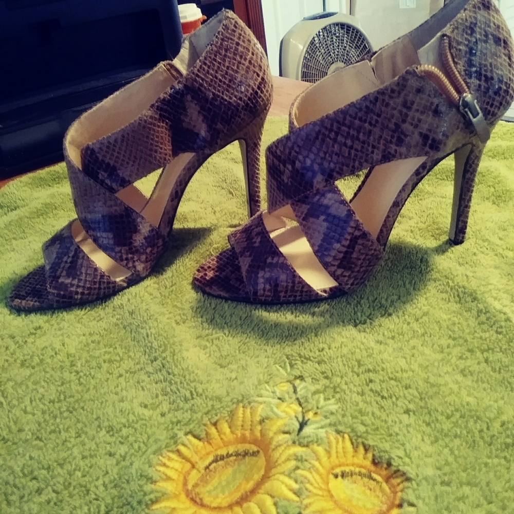 Enzo Angiolini snake skin heels
